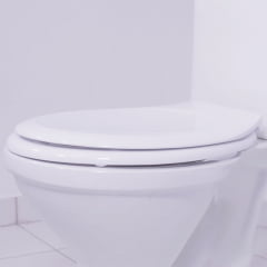 Assento sanitário Universal Oval Prime branco convencional resina termofixo